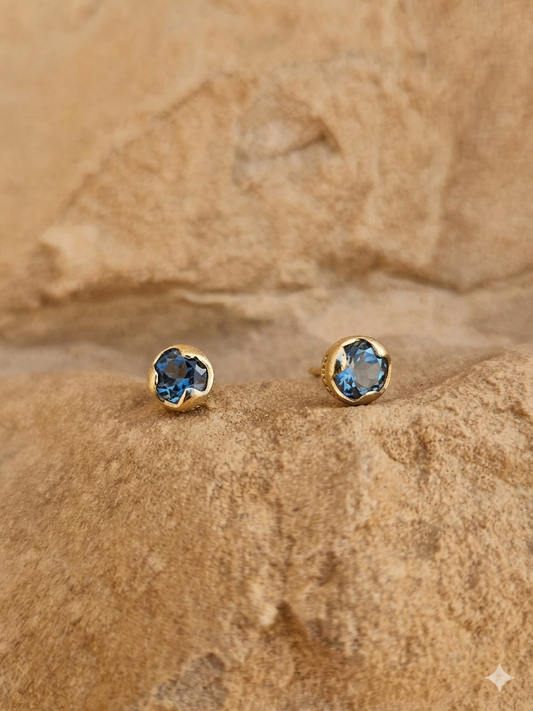 Claw Stud Earrings in 14k