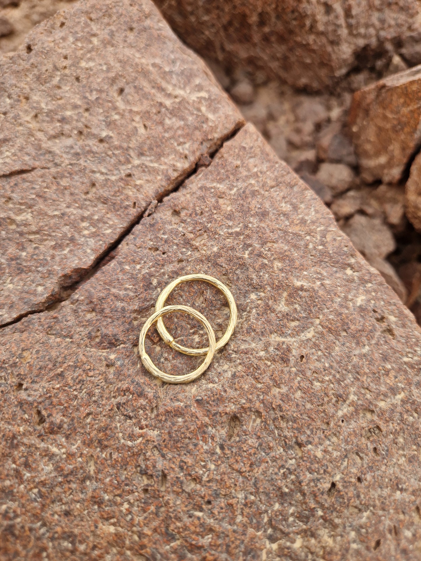 Roots Men's Wedding Ring in 14K